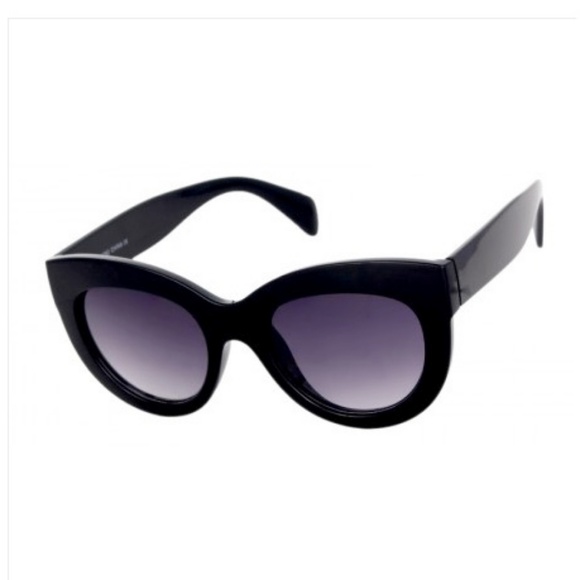 Accessories - THICK CAT EYE BLACK SUNGLASSES NEW Accessories - THICK CAT EYE BLACK SUNGLASSES NEW